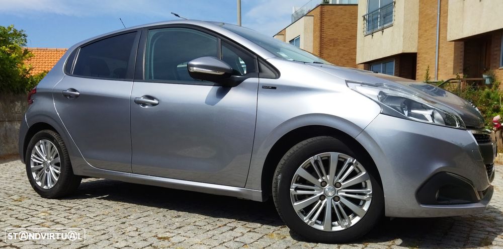 Peugeot 208 1.2 PureTech Signature - 4