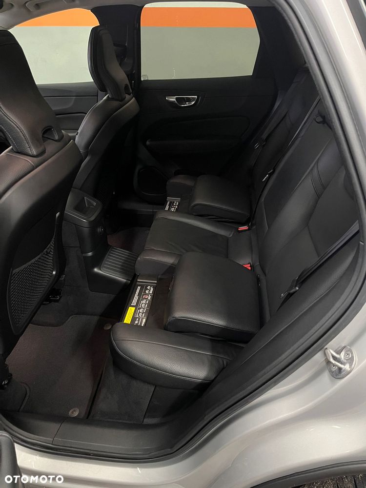 Volvo XC 60 T6 Plug-In Hybrid AWD Plus Black Edition - 20