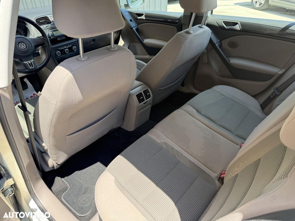 Volkswagen Golf - 11