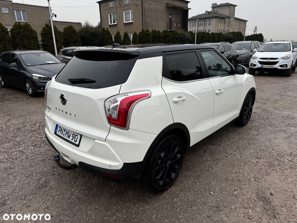 SsangYong/KGM Tivoli e-XGi 160 2WD Black+White - 19