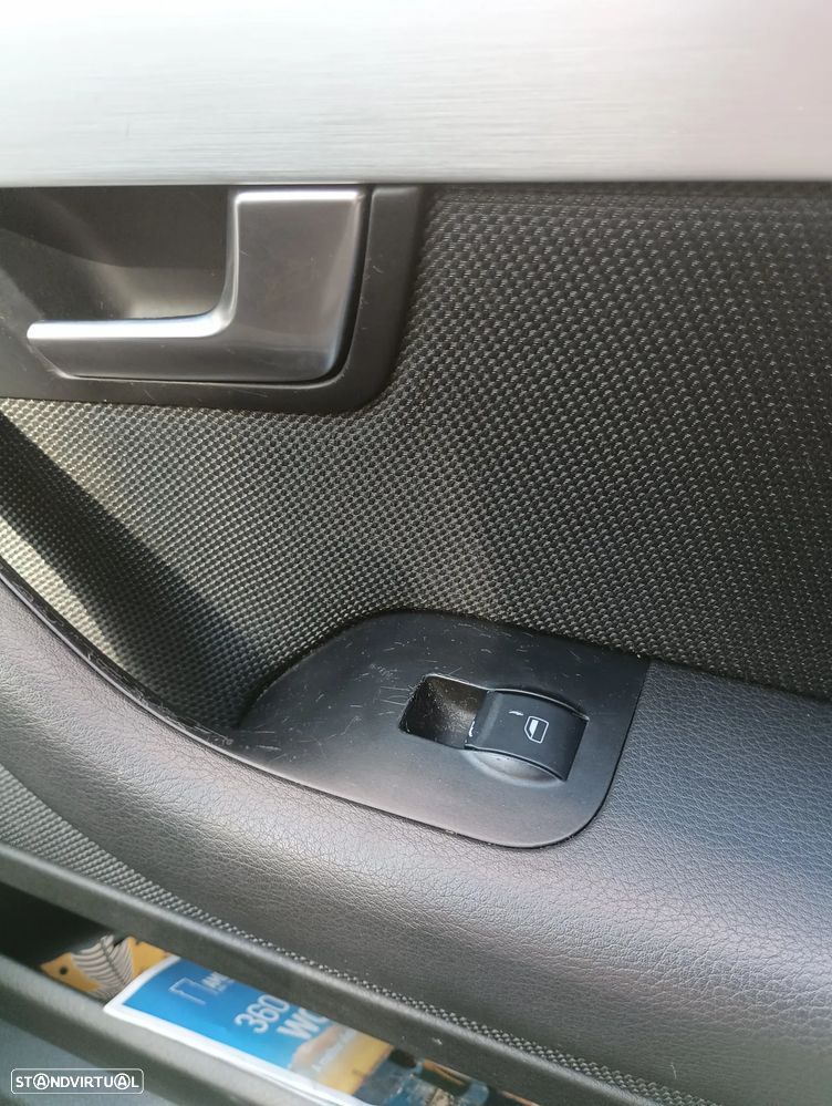 Audi A4 2.0 TDI S-line - 25