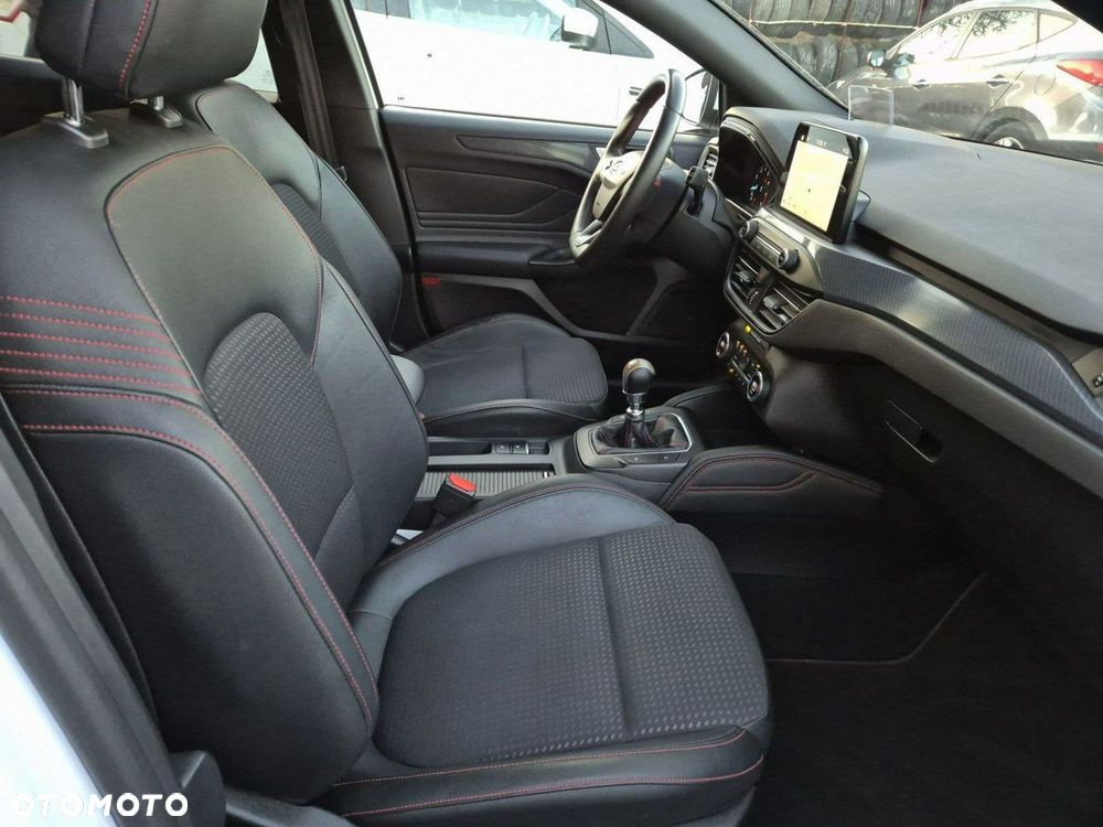 Ford Focus - 34