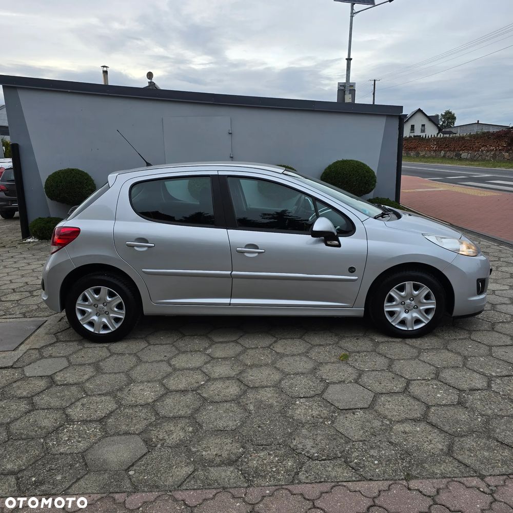Peugeot 207 2011 photo 5
