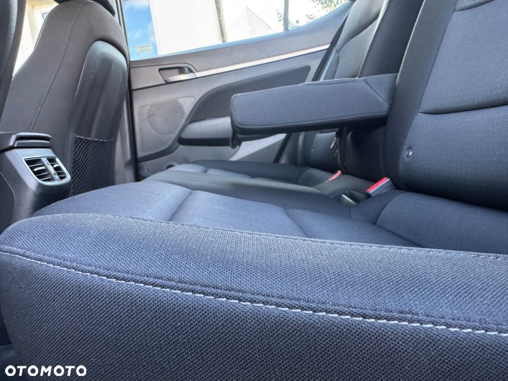 Hyundai Elantra 1.6 Premium - 14