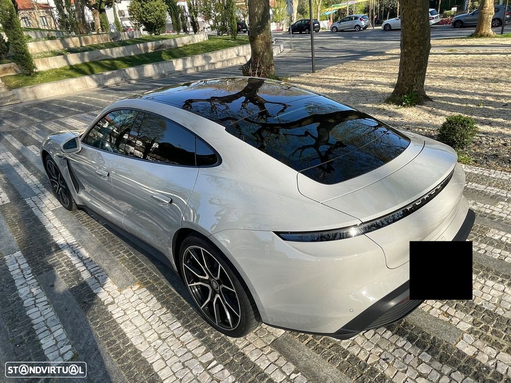 Porsche Taycan 4 - 12