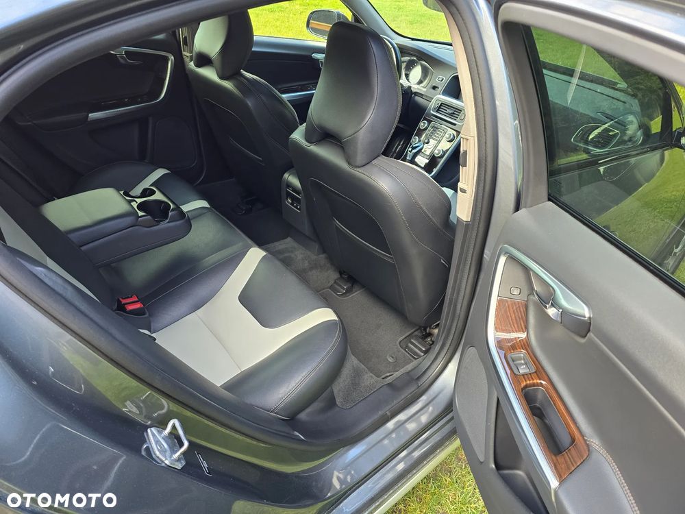 Volvo S60 T5 Geartronic Momentum - 17