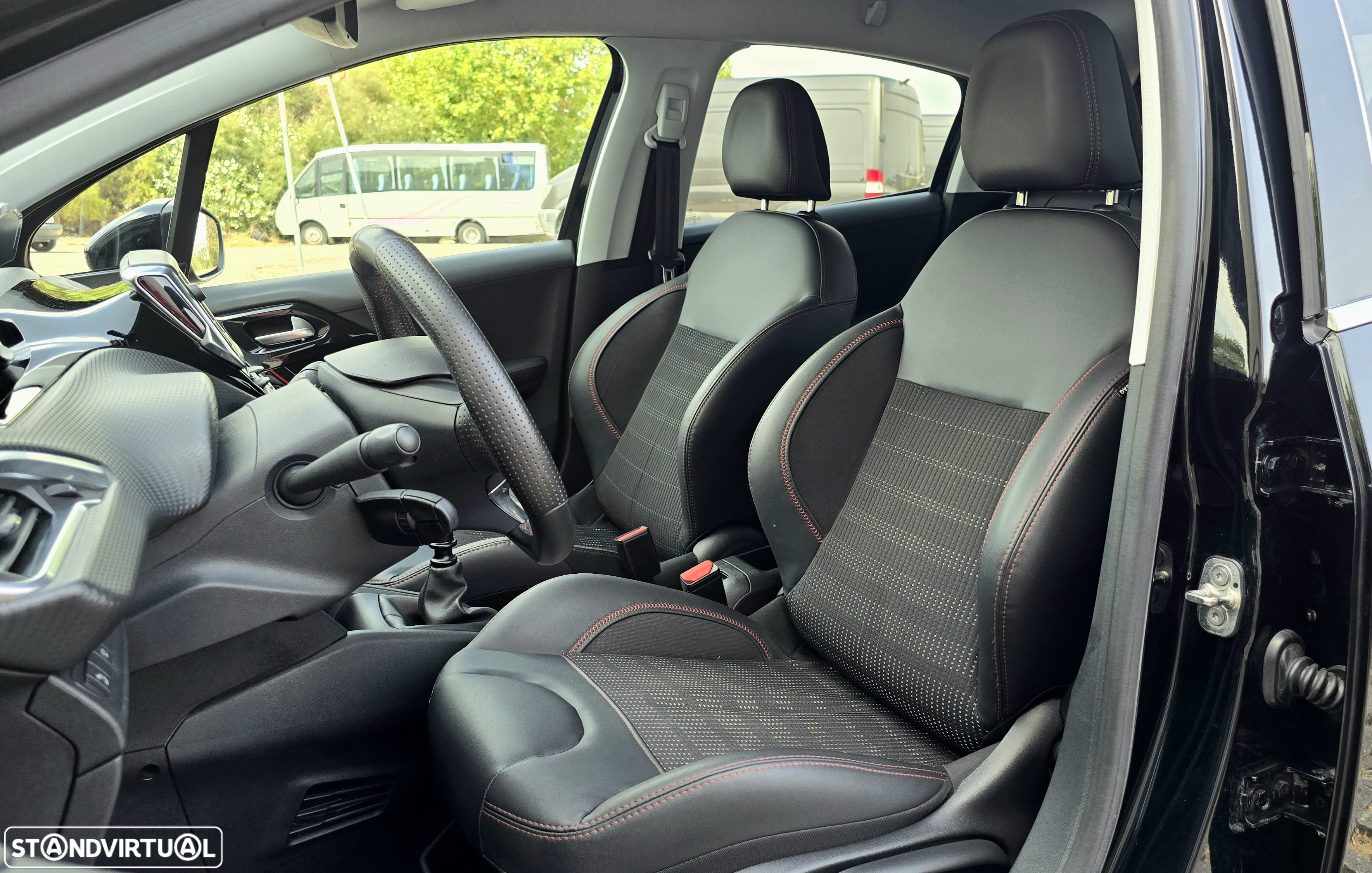 Peugeot 208 1.2 PureTech GT Line - 9