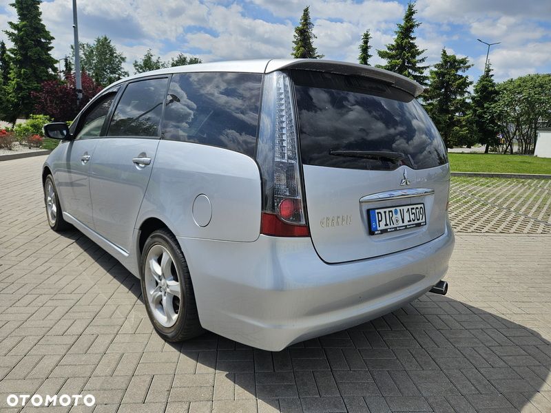 Mitsubishi Grandis 2.4 Intense - 12