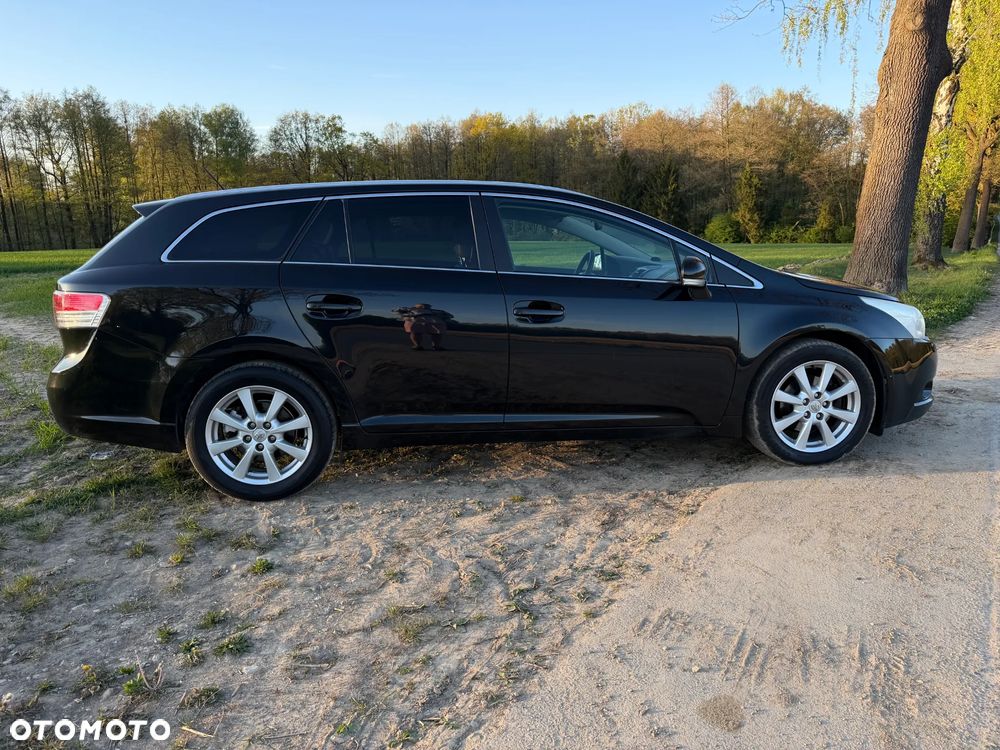 Toyota Avensis 1.8 Premium EU5 - 17