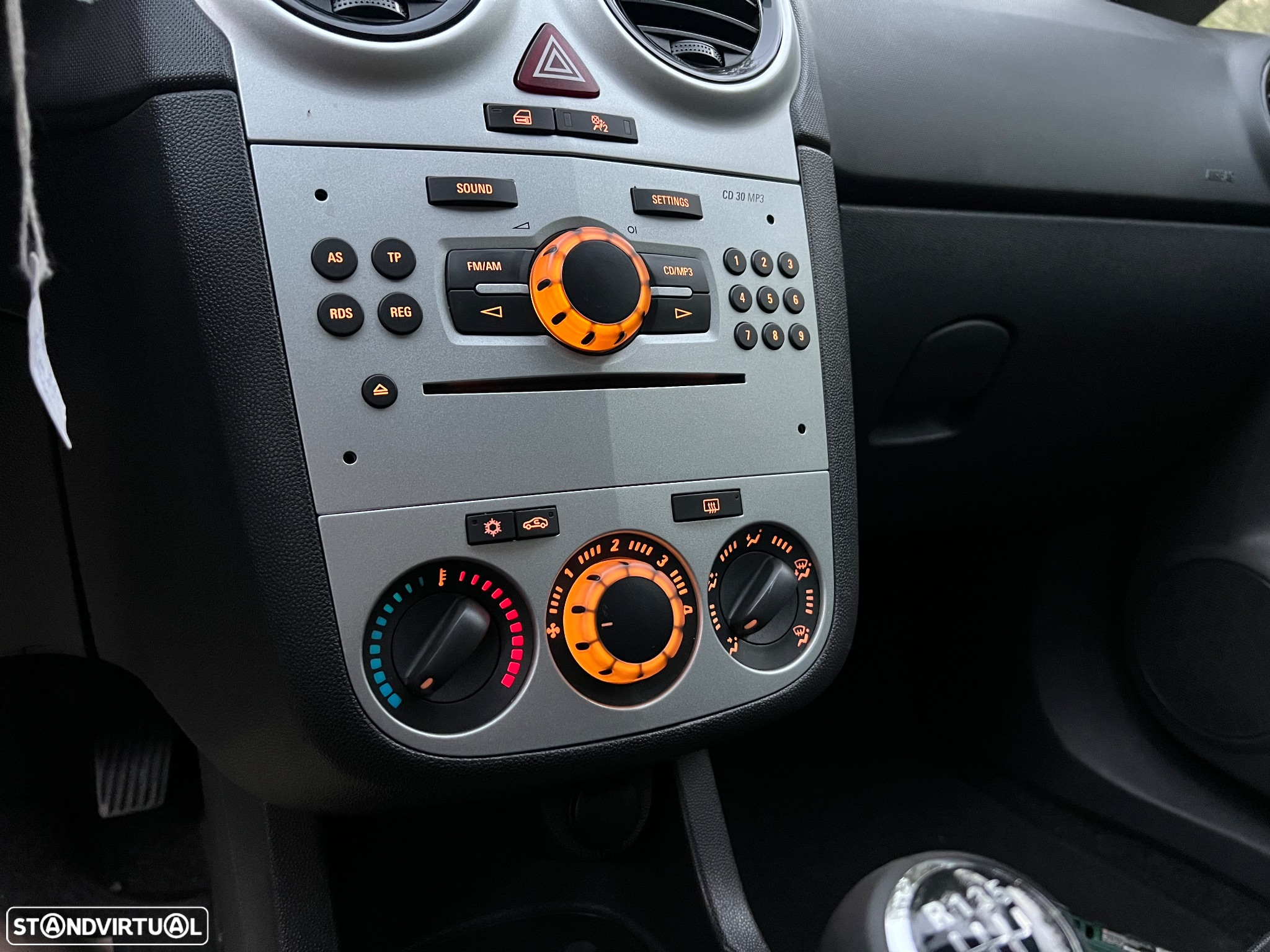 Opel Corsa 1.2 CMON - 11
