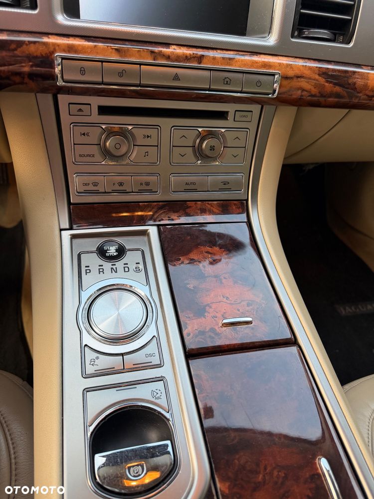 Jaguar XF 3.0 V6 Luxury - 21