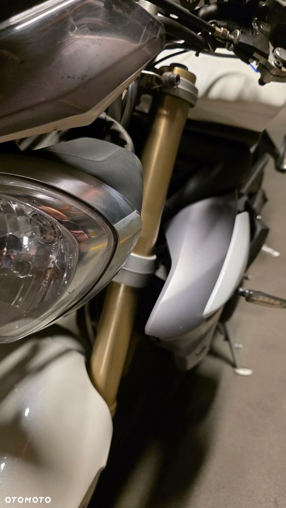 Triumph Street Triple - 13