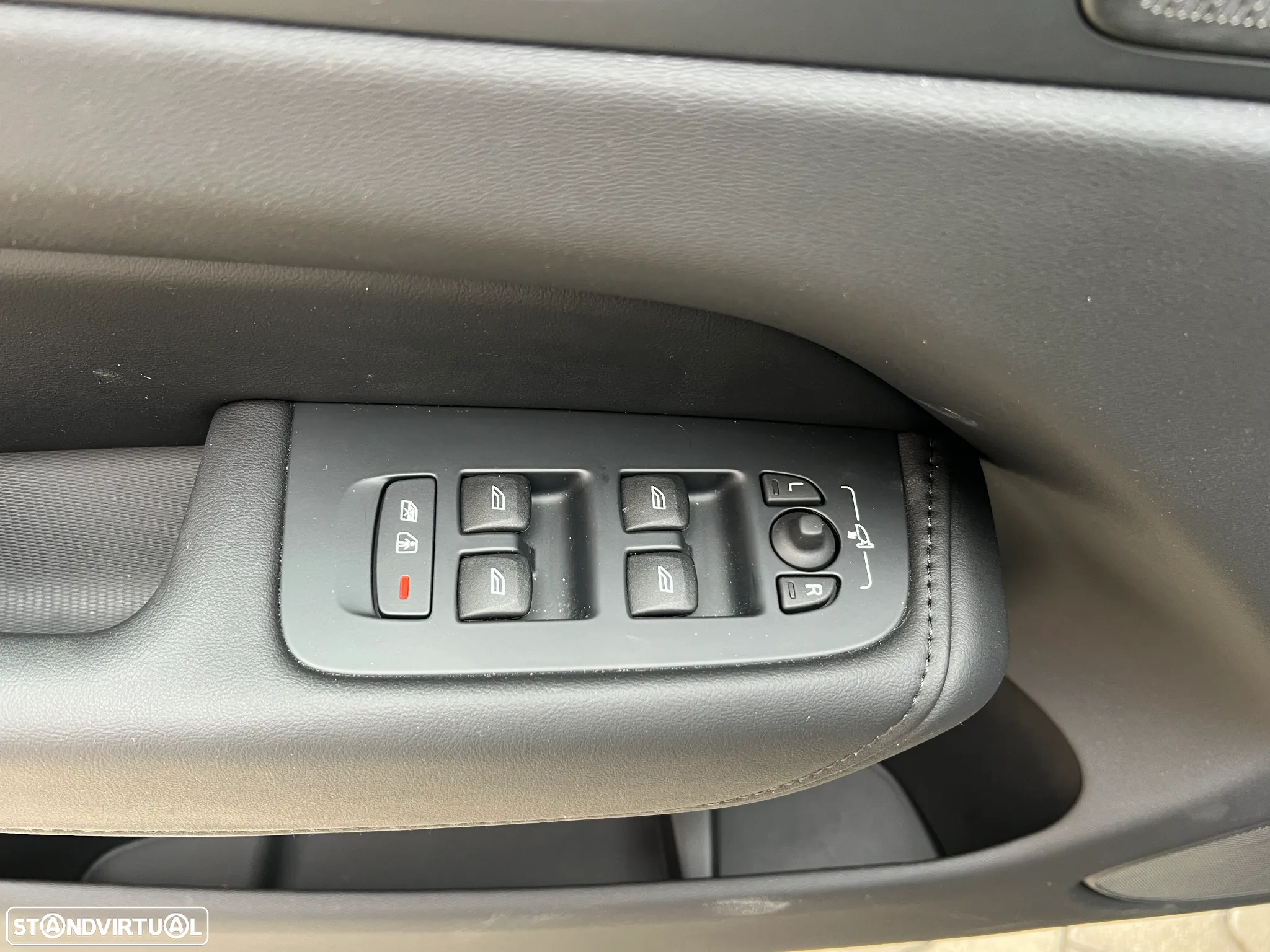 Volvo XC 60 2.0 T6 PHEV Plus Dark AWD - 16