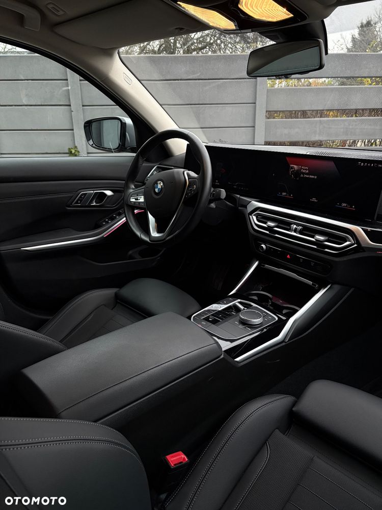 BMW Seria 3 318i Sport Line - 32