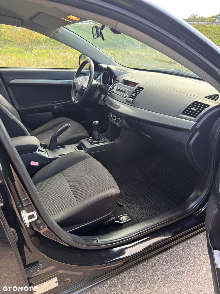 Mitsubishi Lancer 1.6 Inform - 11