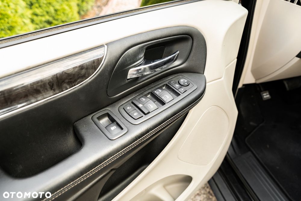 Lancia Voyager 3.6 Platinum - 20