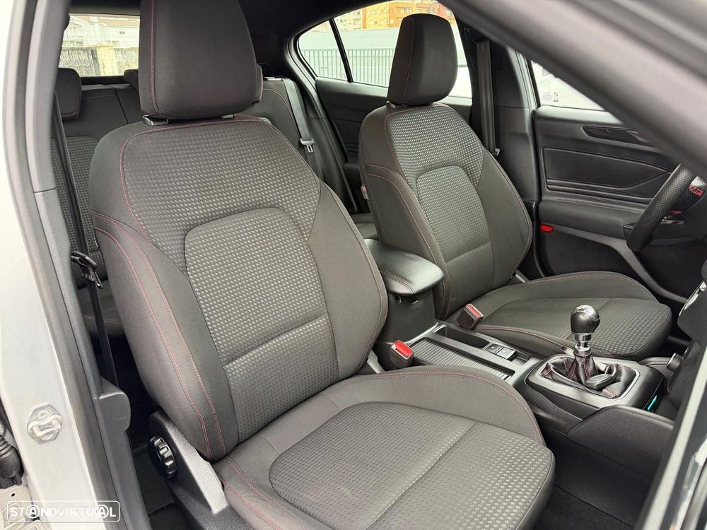 Ford Focus 1.0 EcoBoost MHEV ST-Line - 16