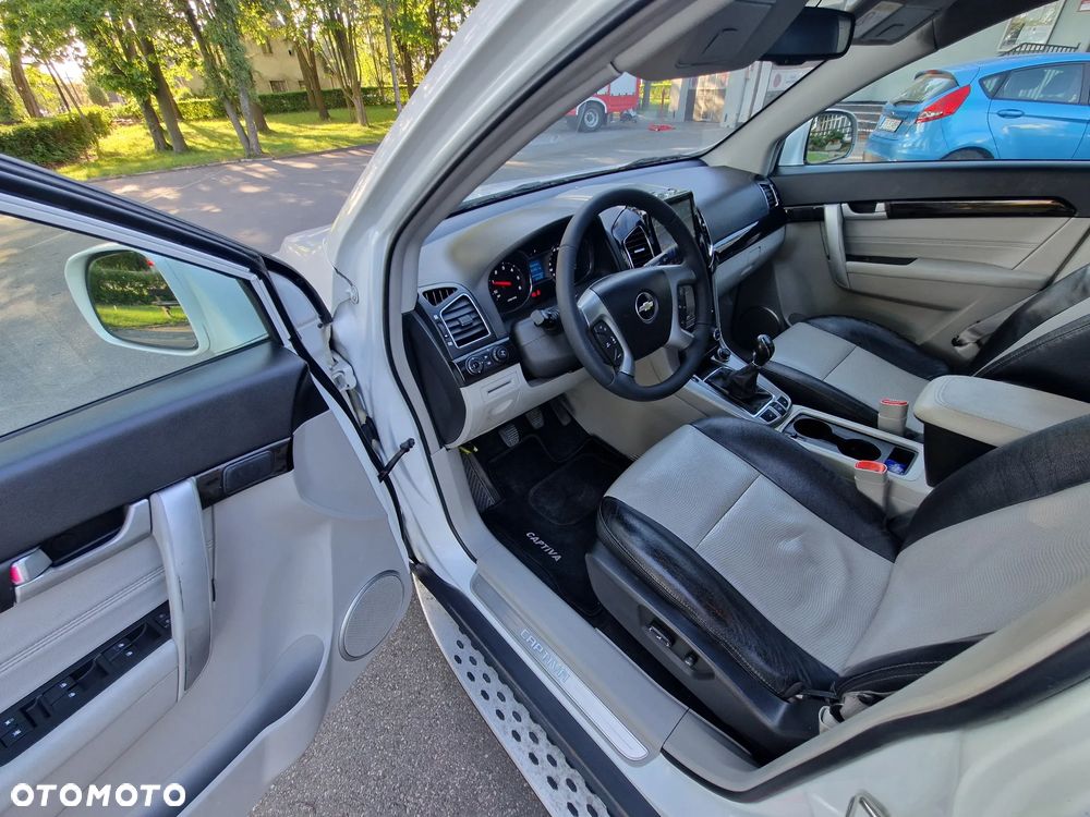 Chevrolet Captiva 2.2 D LT+ - 9