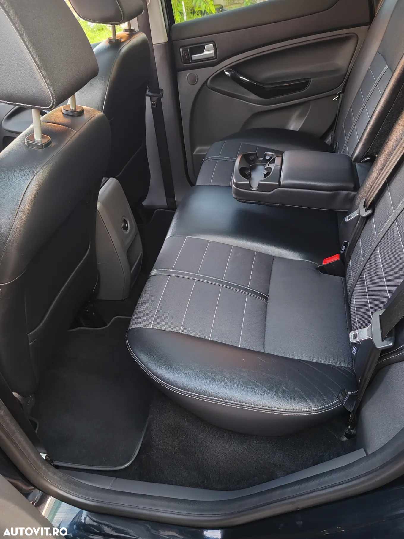 Ford Kuga 2.0 TDCi 4x4 Titanium - 29