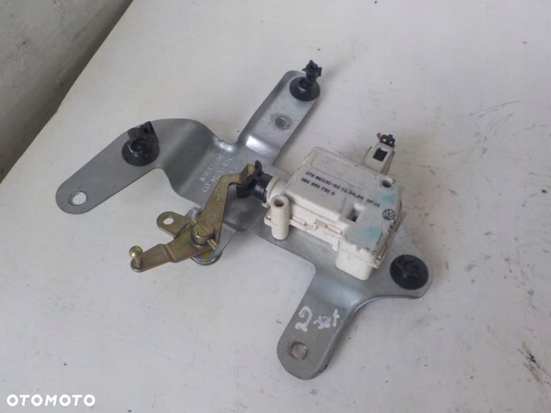 VOLKSWAGEN NEW BEETLE ZAMEK TYLNEJ KLAPY 1C0827603 - 1