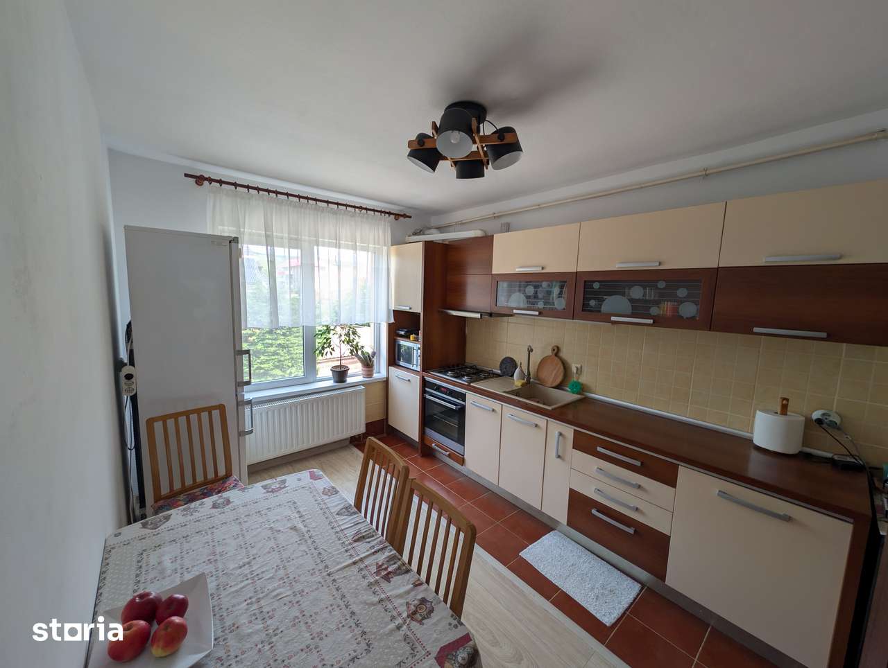 Apartamant, 3 camere, 2 bai, terasa — fotografia 1
