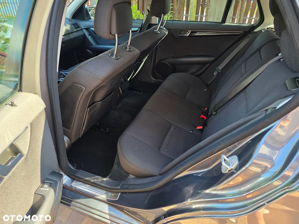 Mercedes-Benz Klasa C 180 Kompressor BlueEFFICIENCY Elegance - 26