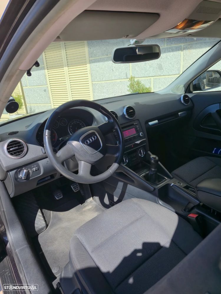 Audi A3 1.6 TDI Attraction - 8