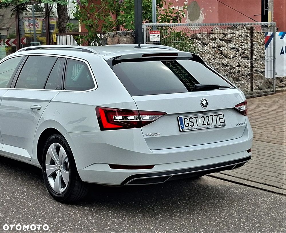 Skoda Superb 2.0 TDI Premium Edition - 13