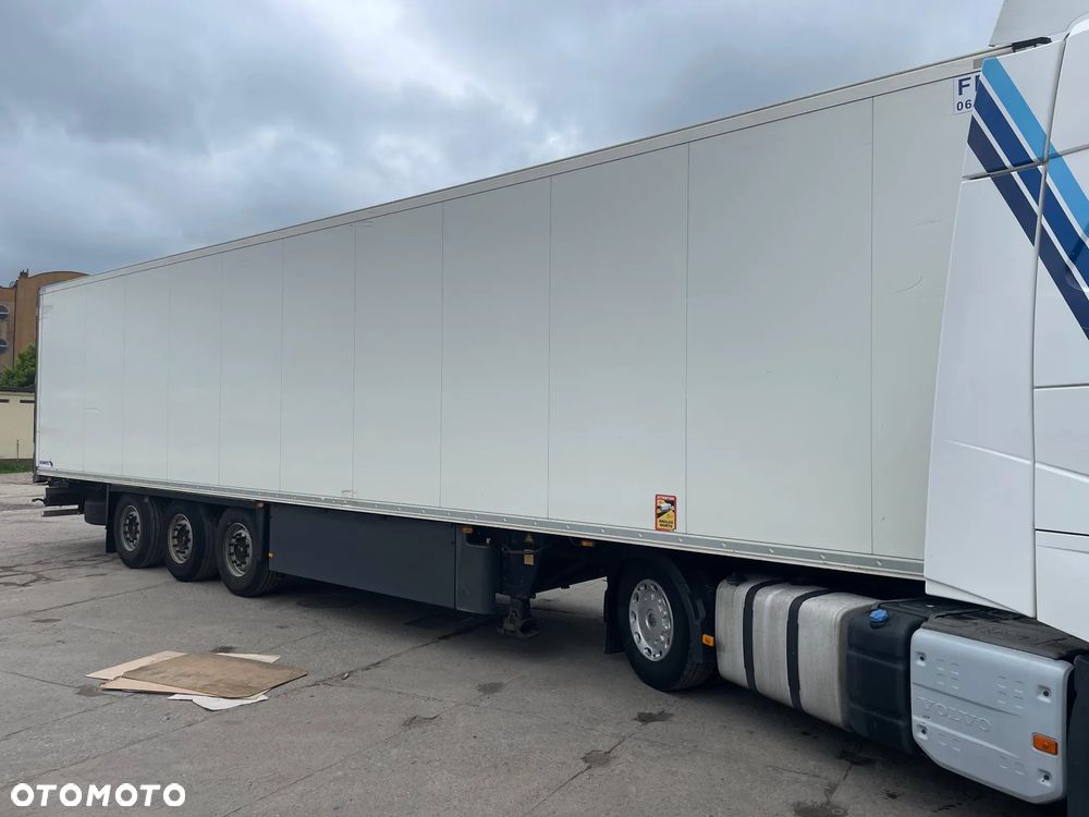 Schmitz Cargobull SKO24 - 2