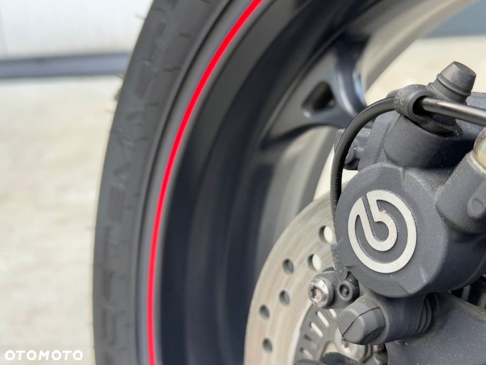 Triumph Street Triple - 30