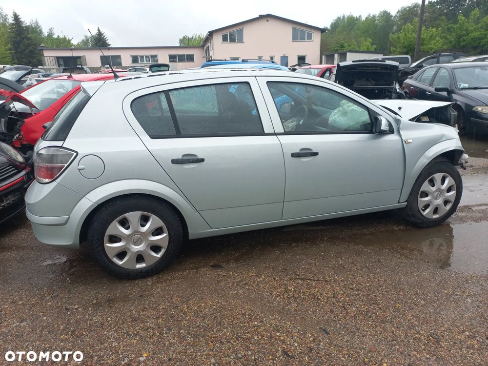 Opel Astra H lll 1.4 16v 09r Z30C wszystkie części drzwi klapa - 2