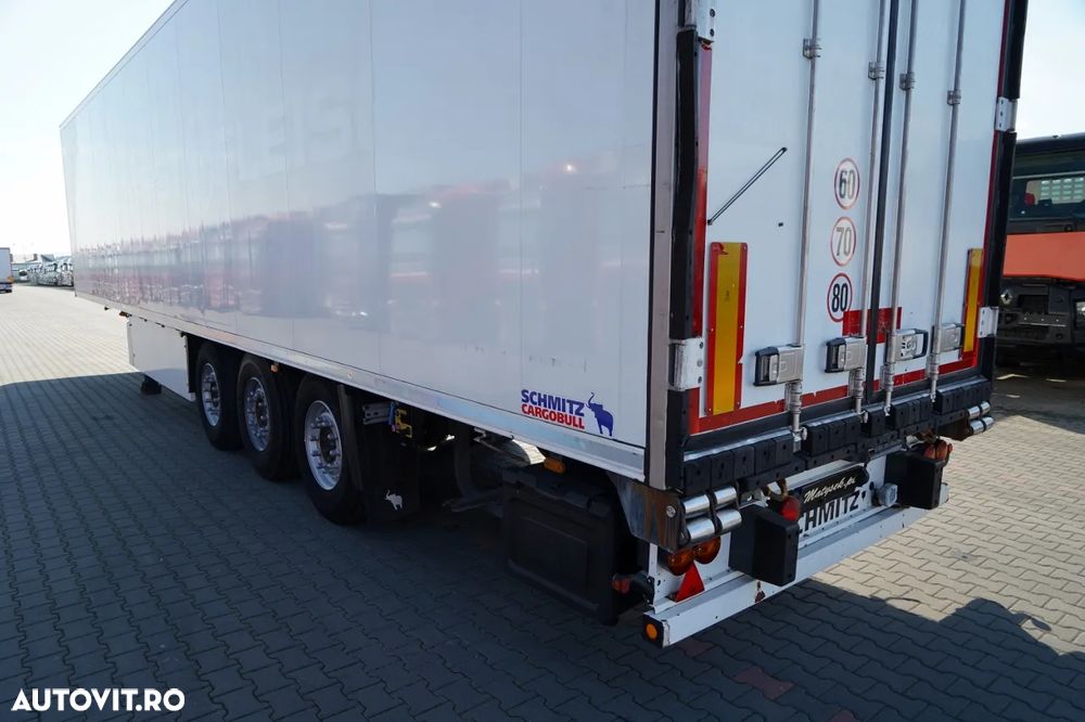 Schmitz Cargobull / REFRIGERAT / THERMO KING SLX 300 / CU CÂRLIG / AXĂ DE RIDICARE / COȘ PENTRU PALEȚI - 11
