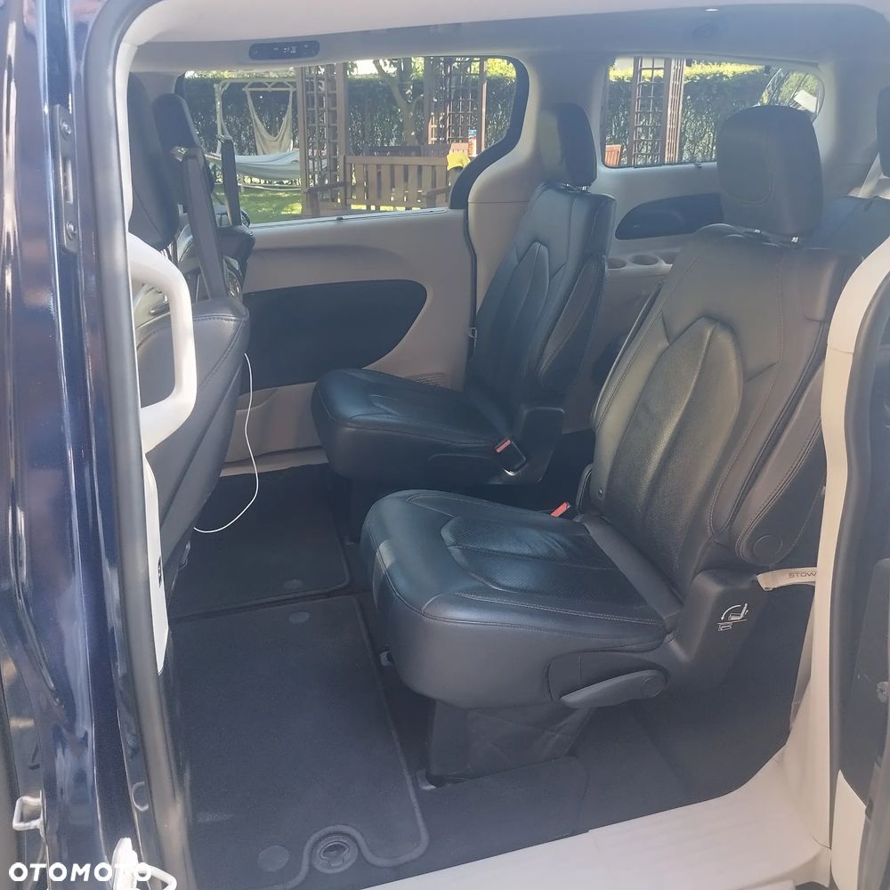 Chrysler Pacifica - 17
