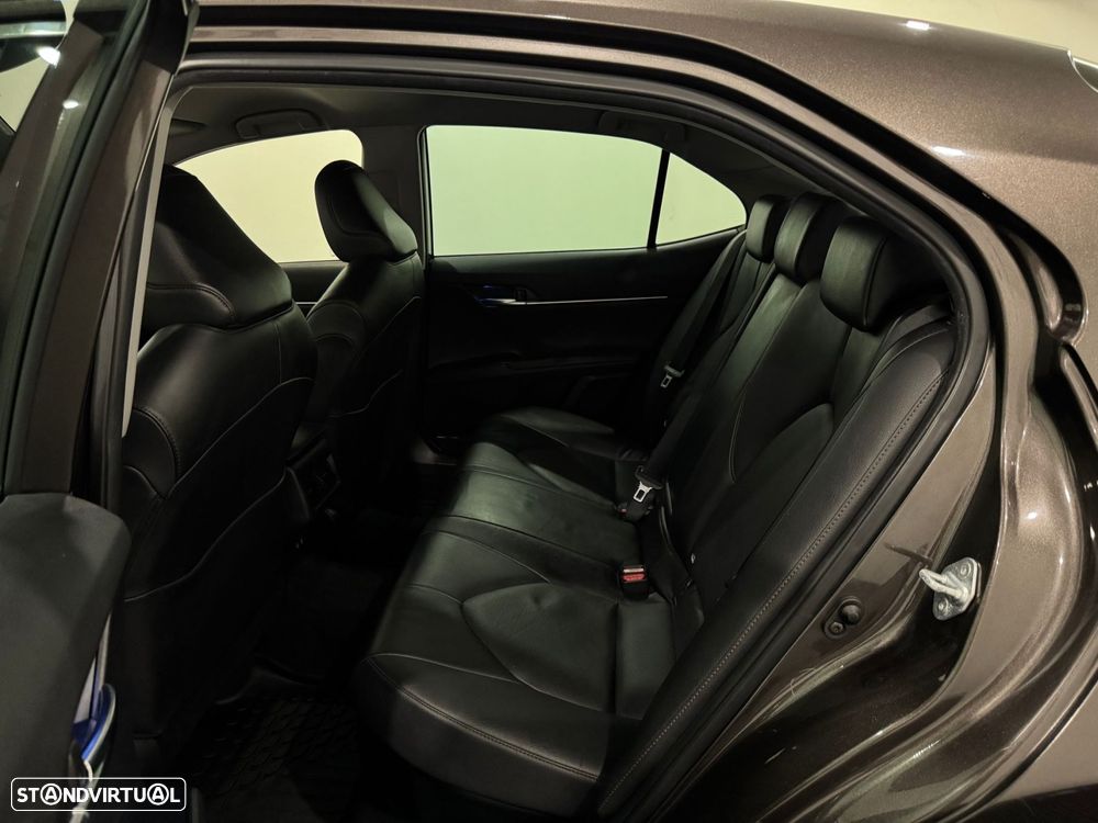 Toyota Camry 2.5 Hybrid Luxury - 33