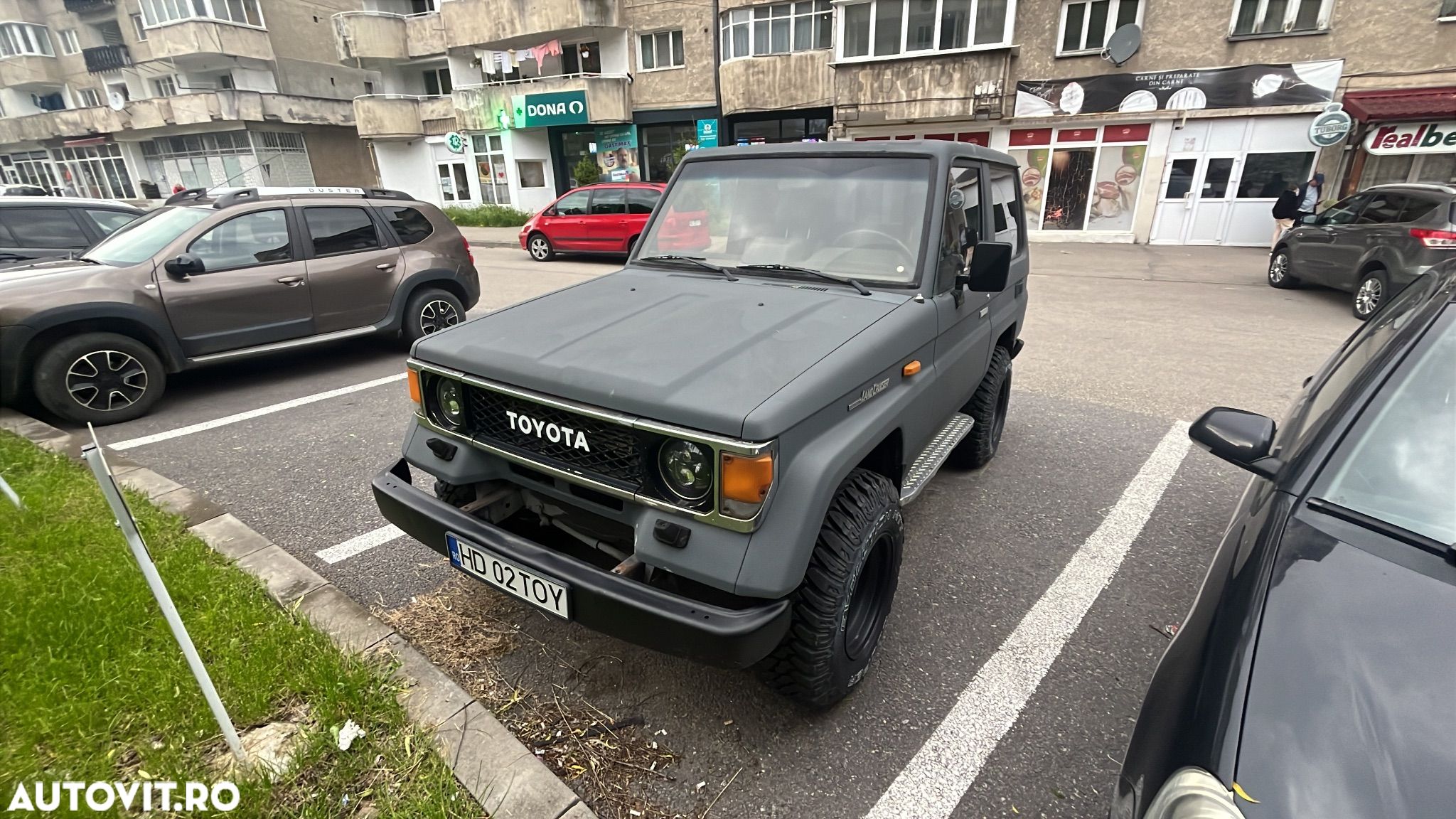 Toyota Land Cruiser - 1