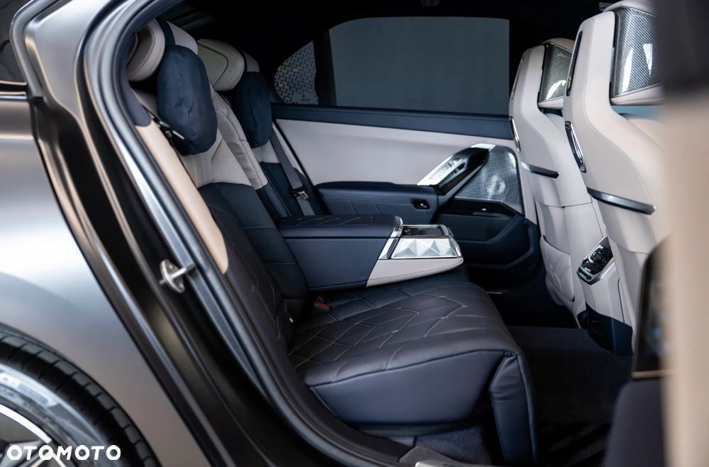 BMW Seria 7 740d xDrive sport - 36