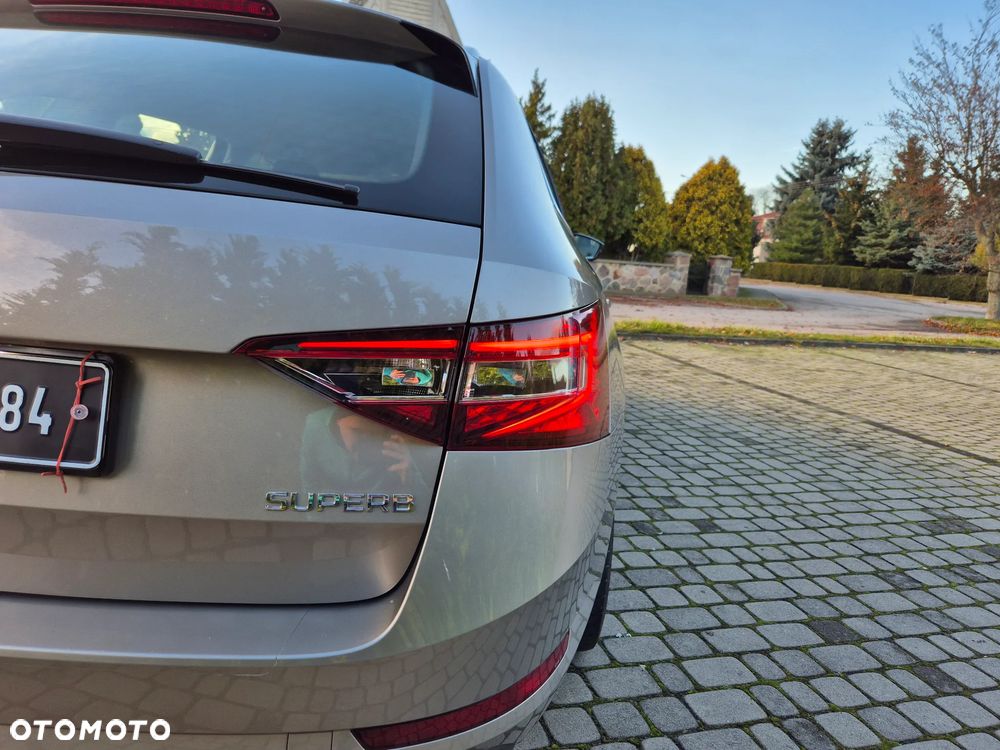 Skoda Superb 2.0 TDI Premium Edition - 10