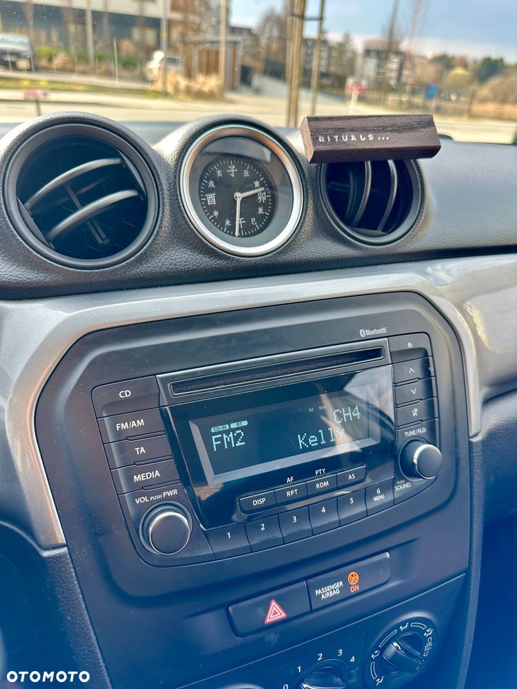 Suzuki Vitara 1.6 Comfort 2WD - 24