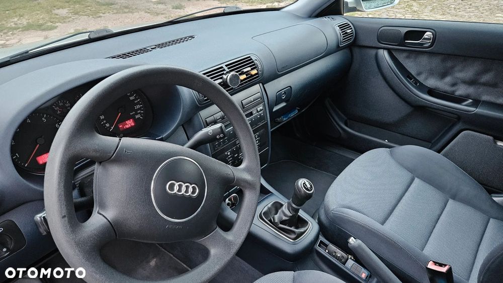 Audi A3 3-drzwiowe 1.6 Ambiente - 5