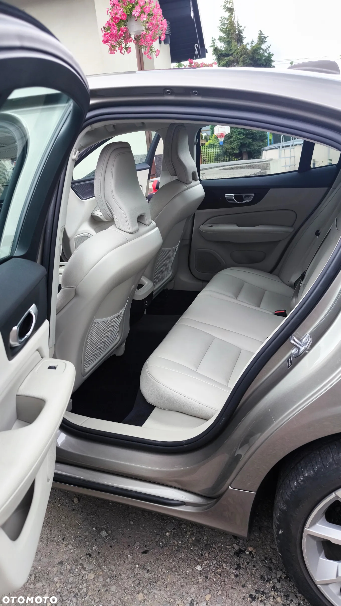 Volvo S60 T5 Momentum Pro - 23