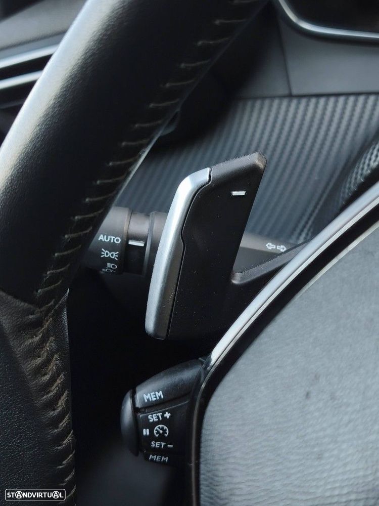 Peugeot 208 PureTech 100 EAT8 Allure - 8