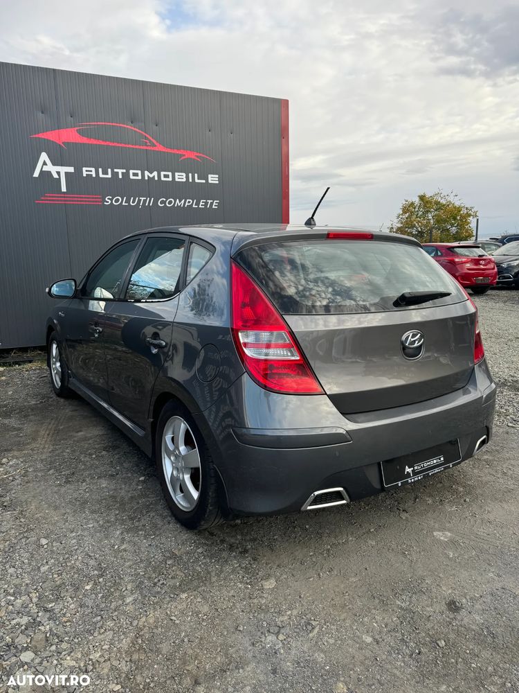 Hyundai i30 1.6 CRDI blue Style - 10