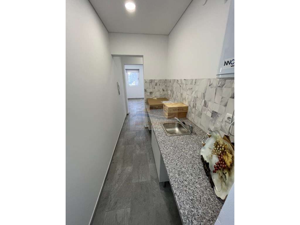 Apto T1 em RC Totalmente Remodelado à venda no Prior Velho, Sacavém... - Grande imagem: 2/17