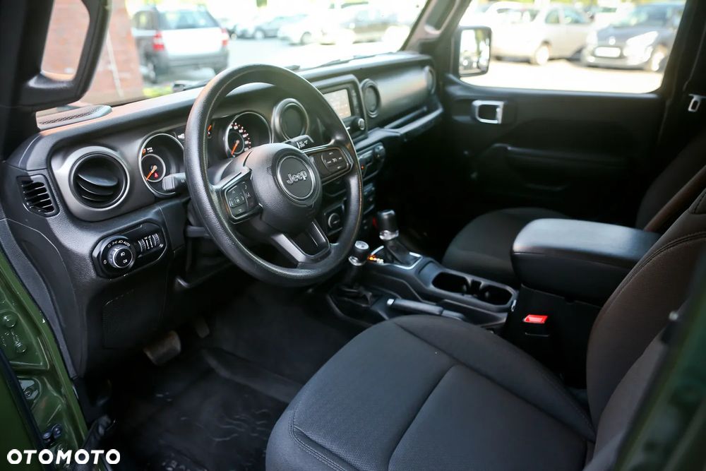 Jeep Wrangler - 23