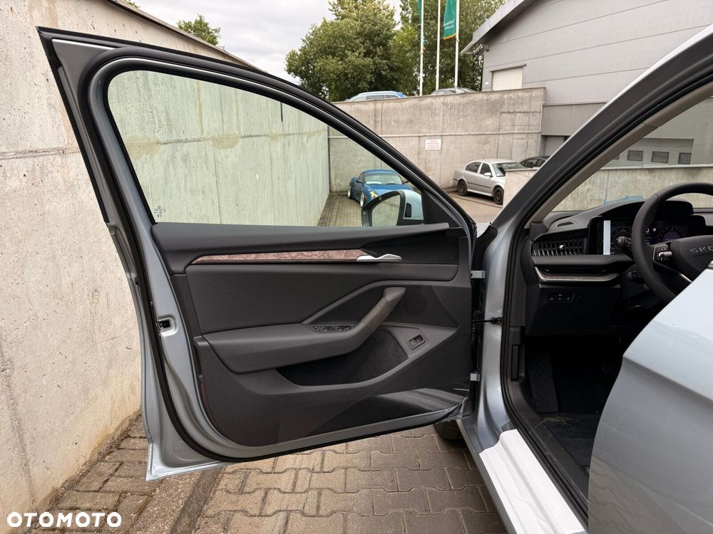 Skoda Superb 2.0 TDI SCR 4x4 L&K DSG - 14