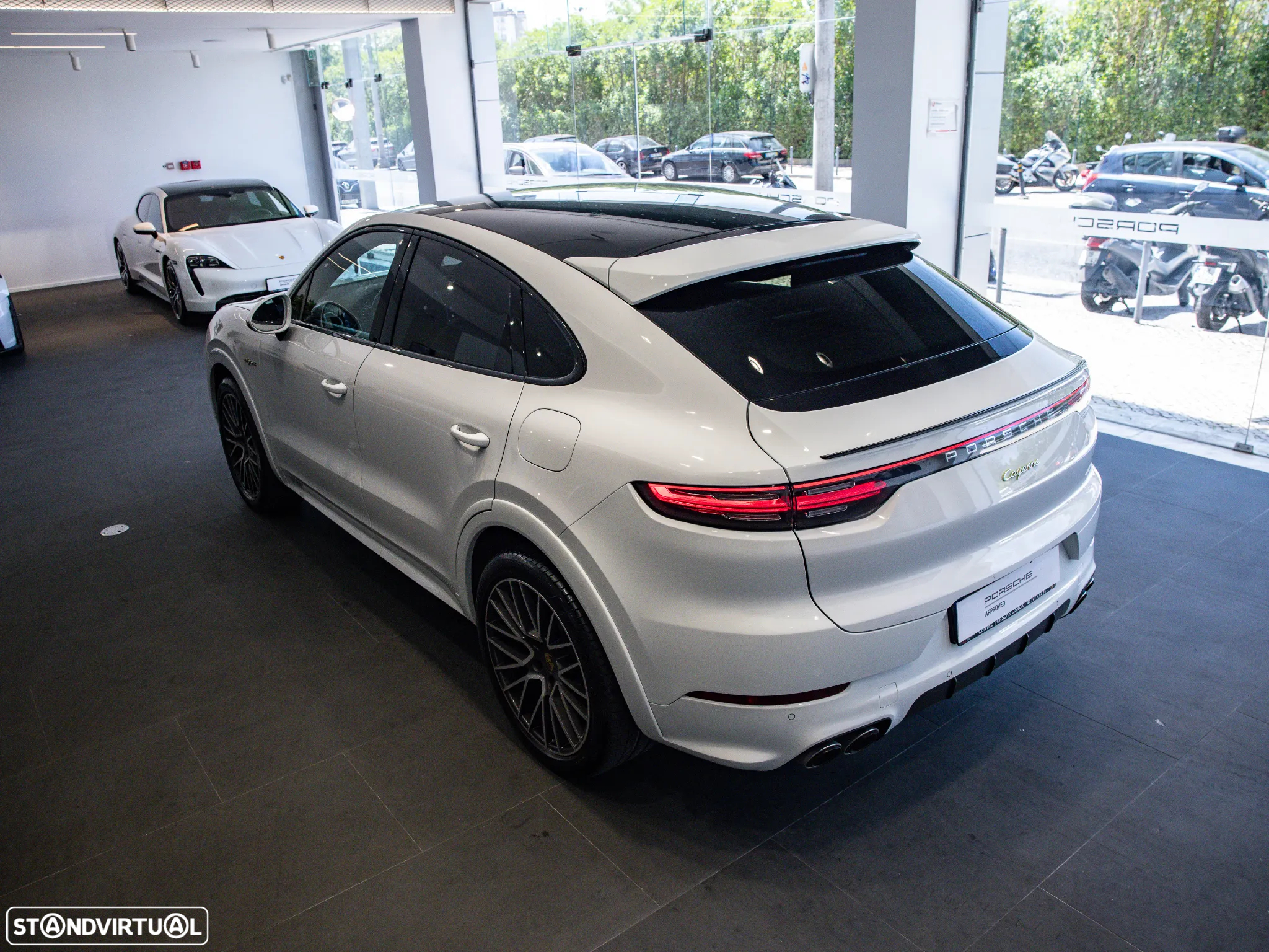 Porsche Cayenne Coupé E-Hybrid - 12