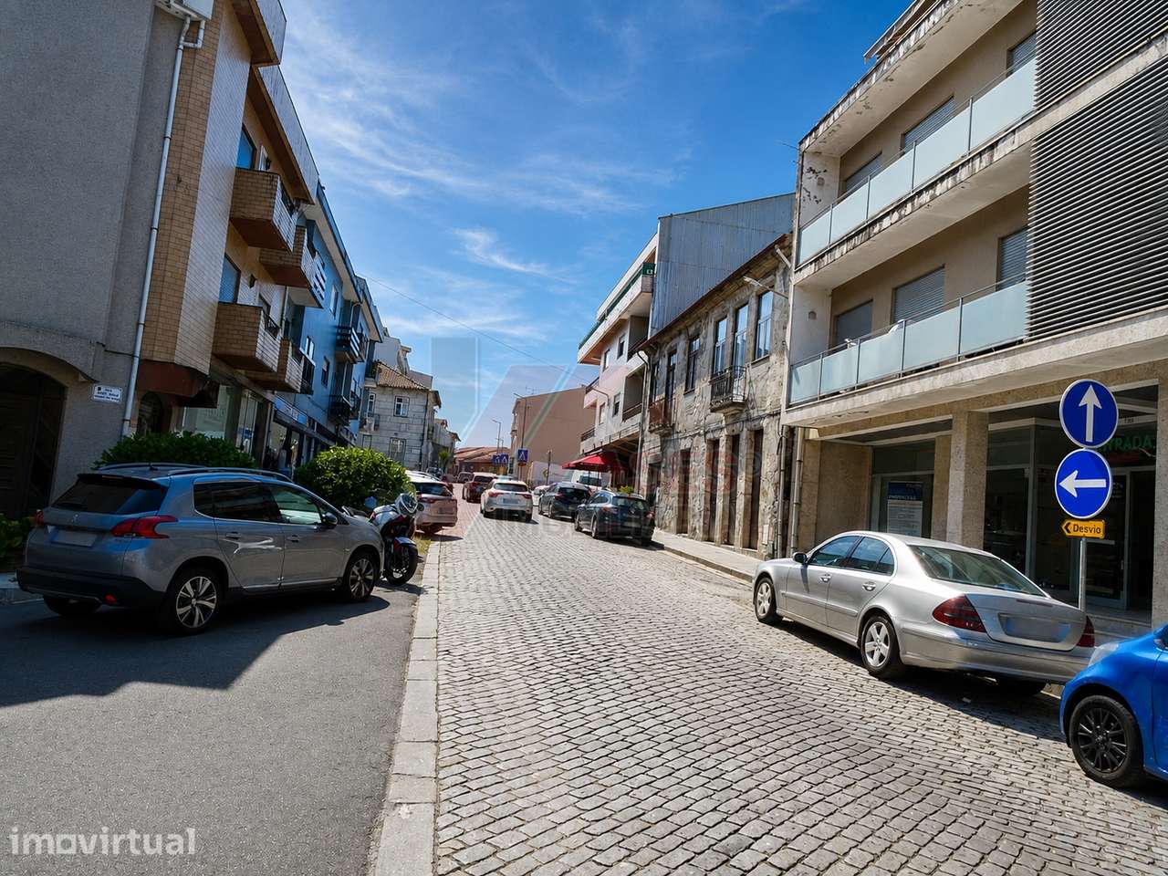 Imóvel Versátil com Potencial Habitacional e Localização Privilegiada - Grande imagem: 2/19