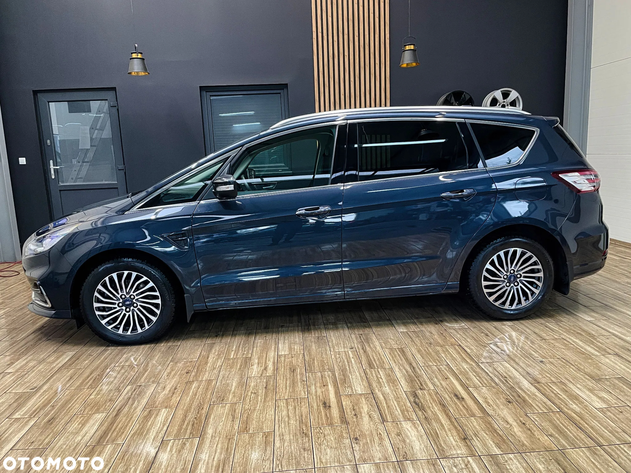 Ford S-Max - 11