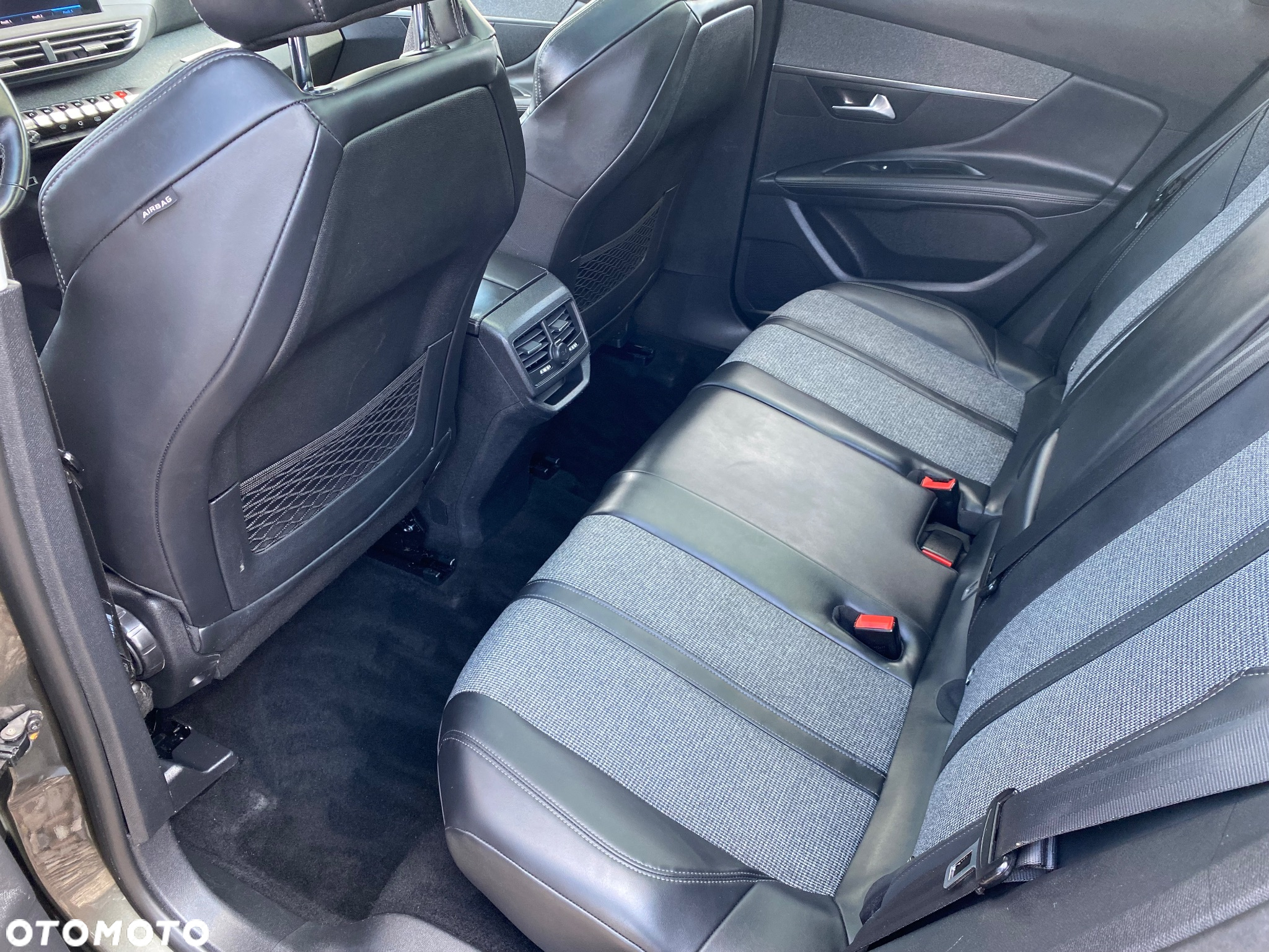 Peugeot 3008 1.6 PureTech GPF Allure S&S EAT8 - 4