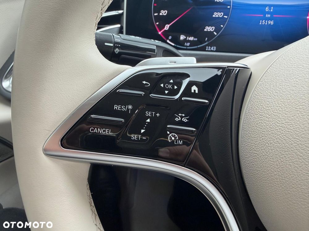 Mercedes-Benz Klasa E 220 d mHEV 4-Matic Exclusive 9G-Tronic - 32